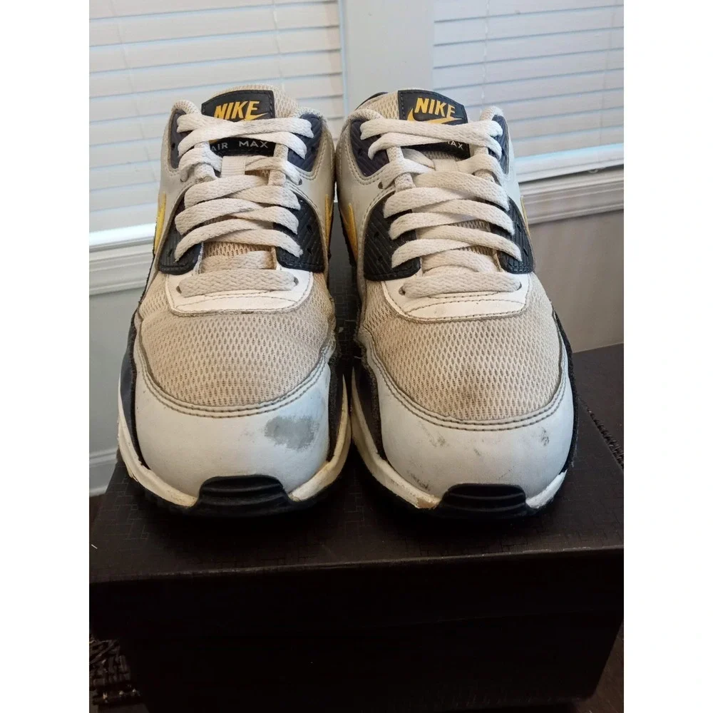 Size 8 - Nike Air Max 90 Essential Michigan 2018‎